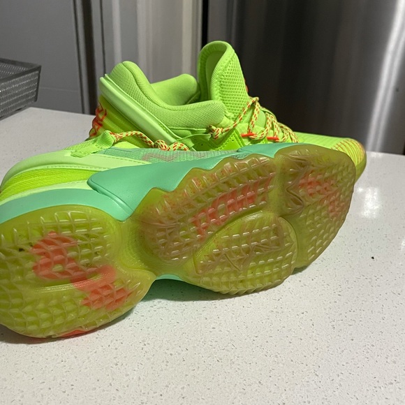 D.O.N ISSUE #2 MARVEL SPIDEY SENSE SHOES-Size 5 - Picture 7 of 10